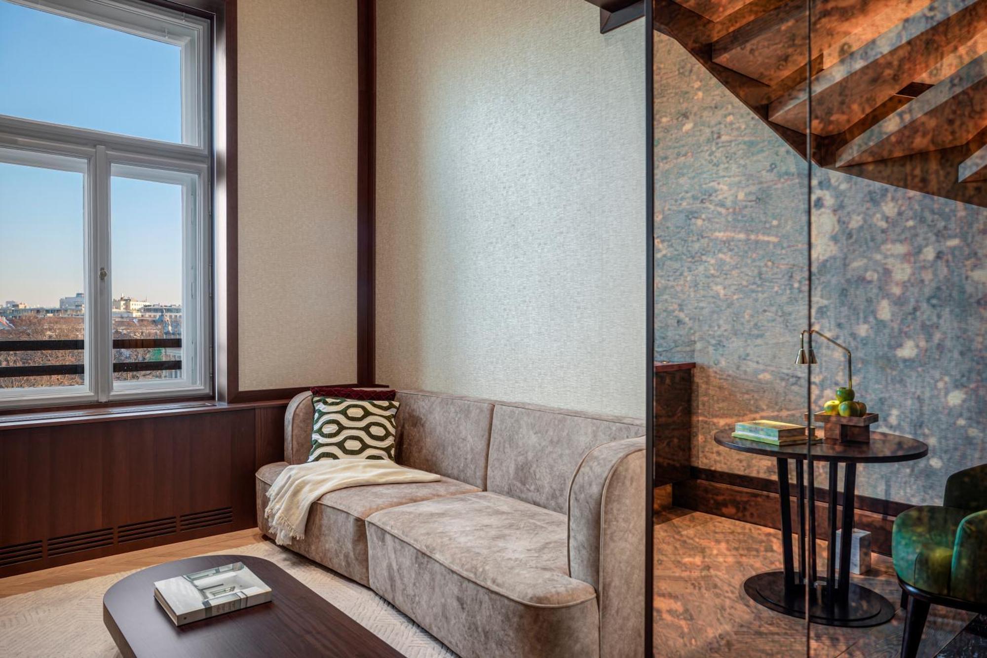 Almanac Palais Vienna Hotel Ngoại thất bức ảnh A living room at The Standard East Village