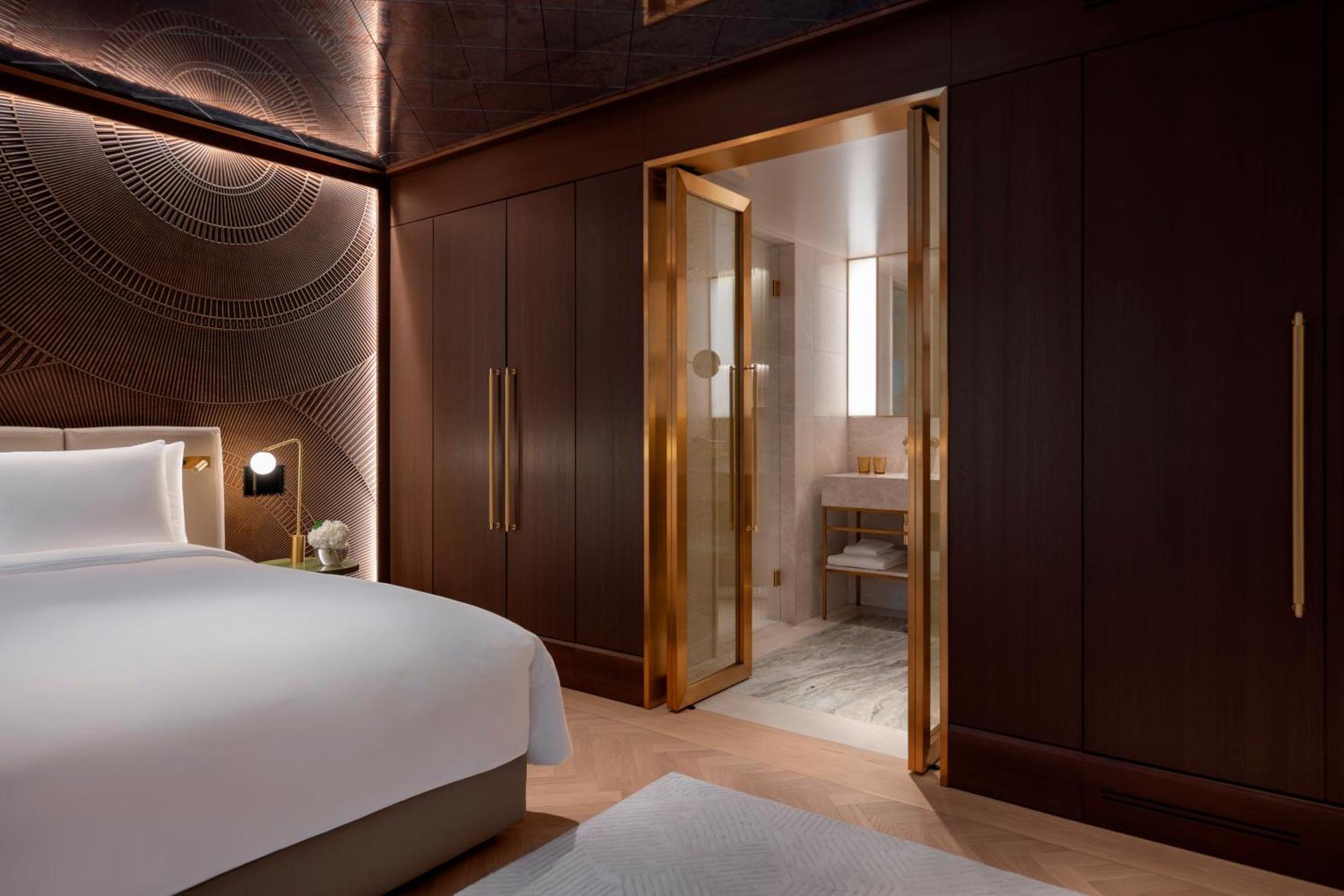Almanac Palais Vienna Hotel Ngoại thất bức ảnh A bedroom at The London Edition