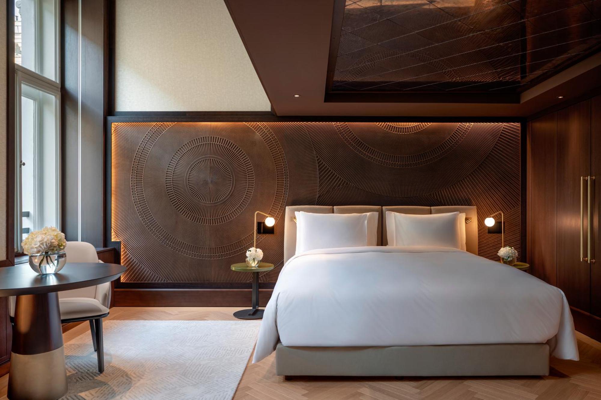 Almanac Palais Vienna Hotel Ngoại thất bức ảnh A bedroom at The London Edition