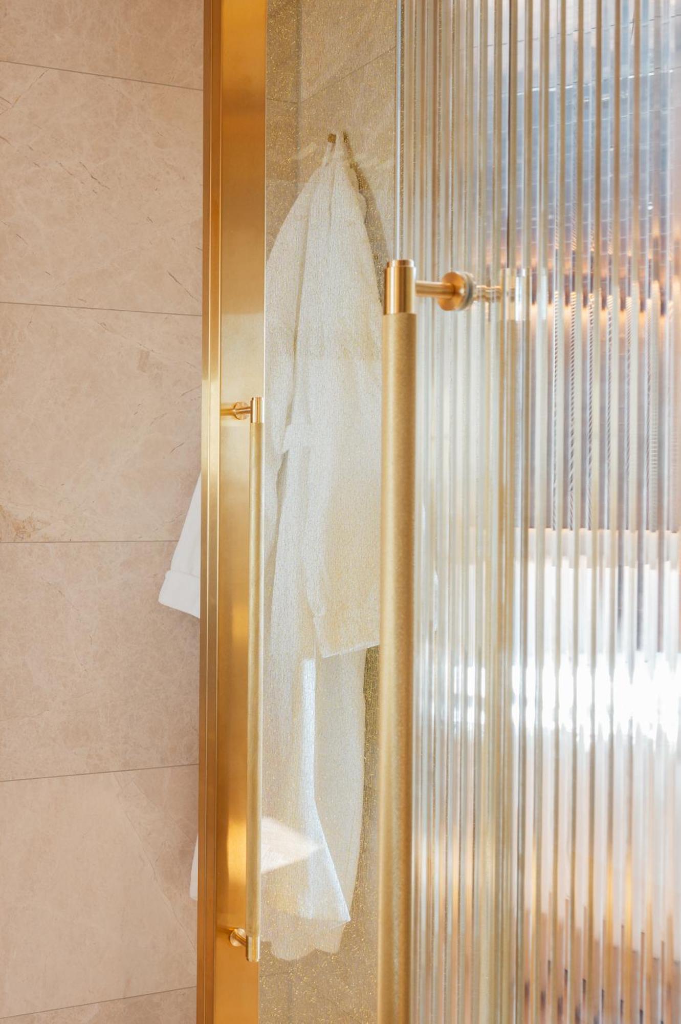 Almanac Palais Vienna Hotel Phòng bức ảnh A shower door