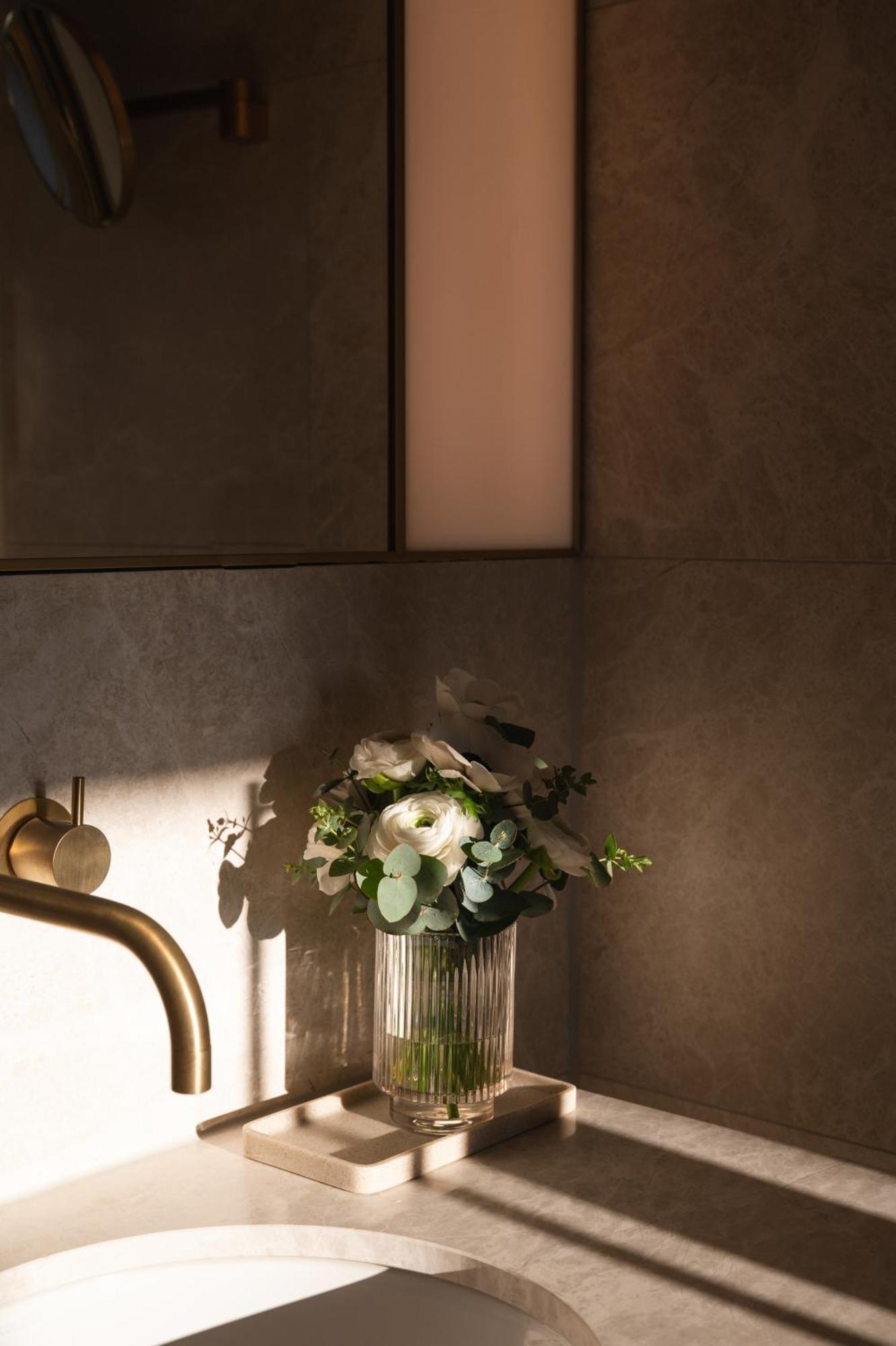 Almanac Palais Vienna Hotel Ngoại thất bức ảnh A bouquet of flowers